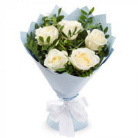 Bouquet of 5 white roses